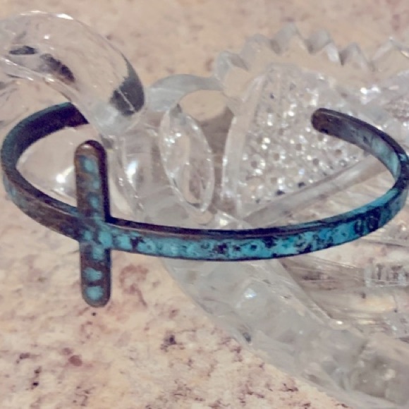 NWT 🌹Rustic jewelry design.. This piece is a turquoise Cross cuff style bracelet - Picture 6 of 15